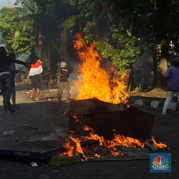 Kondisi Terkini Kwitang, Jalan Masih Ditutup-Ramai Suara Ledakan