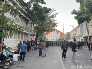 Awas Macet! Jalan Sikatan-Veteran Ditutup Imbas Demo Polrestabes Surabaya