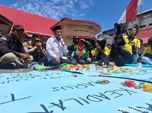 Driver Ojol Tarakan Gelar Aksi Damai untuk Affan, Tabur Bunga-Salat Gaib