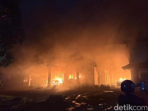 Gedung DPRD Kota Kediri Jatim Terbakar