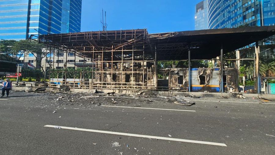 Jalan Tol Cawang-Tomang-Pluit Belum Normal Imbas Massa Unjuk Rasa Dengan Membakar Tujuh Gerbang Tol. Dok Jasamarga