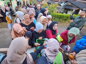 Semringah Warga Kertasari Bandung Dapat Perhatian dari CT Arsa