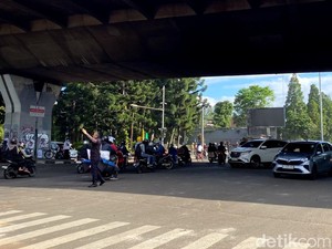 Jalan Dago Bandung Macet gegara Lampu Stopan Mati