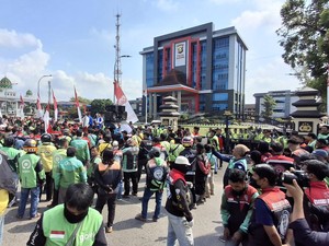 Ratusan Driver Online Sumsel Mulai Padati Mapolda Sumsel