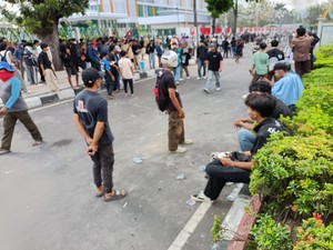 Sejumlah Demonstran di DPRD NTB Diamankan Polisi