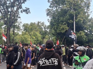 Massa Mulai Bergerak ke DPRD Bali