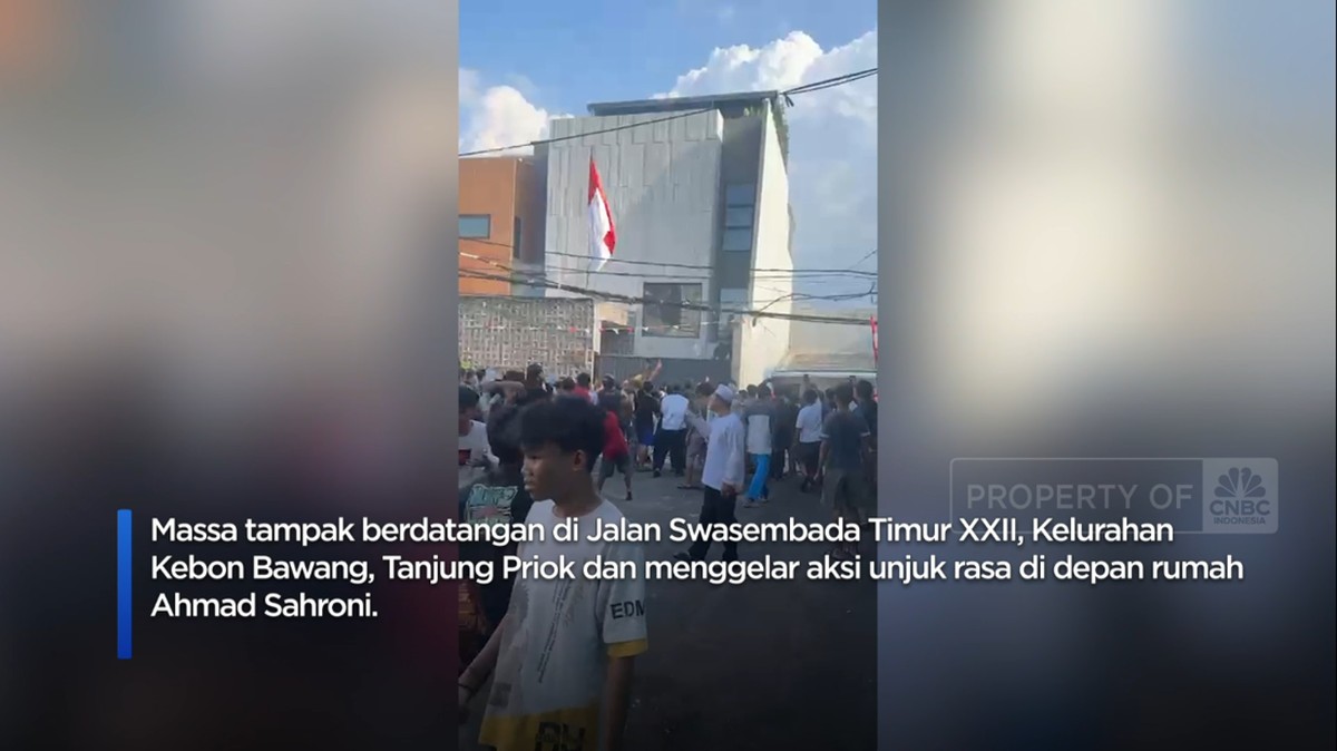 Video: Massa Geruduk Rumah Ahmad Sahroni, Barang Dijarah - Mobil Rusak