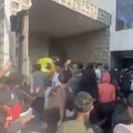 Warga Geruduk dan Jarah Rumah Anggota DPR Ahmad Sahroni