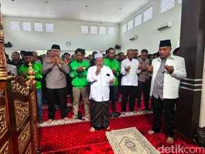 Kapolresta Malang Kota dan Ojol Gelar Salat Gaib untuk Affan Kurniawan