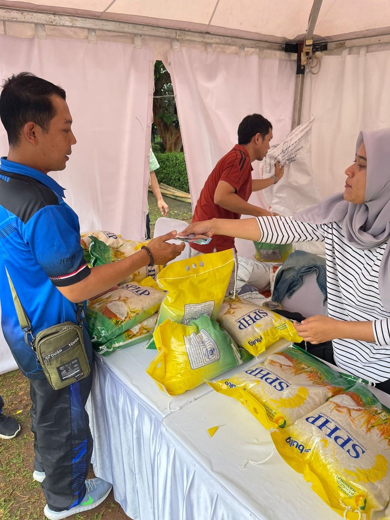 Stabilisasi Harga Beras, Pemerintah Salurkan 43 Ribu Ton Beras SPHP Serentak Hari Ini. (Dok Kementan) Stabilisasi Harga Beras, Pemerintah Salurkan 43 Ribu Ton Beras SPHP Serentak Hari Ini. (Dok Kementan)