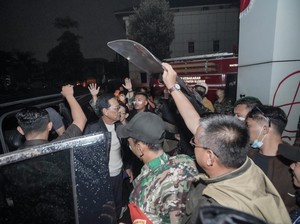 Kala Sultan HB X Ajak Massa di Polda DIY Pulang, Pastikan 8 Pendemo Juga Bebas