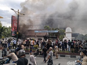 Gedung DPRD NTB Dibakar Massa, Tamu Hotel Dekat Lokasi Was-Was