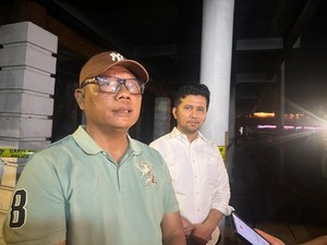 Polisi Buru Pelaku Pembakaran Gedung Grahadi