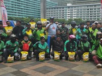 Bulog & TNI Sukses Gelar OP Beras SPHP di HI, Sumbang ke Ojol & Warga