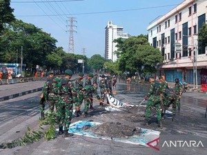 Situasi Kwitang di Minggu Pagi, Sisa Pembakaran Dibersihkan