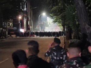 Massa Masih Bertahan, Aparat Minta Kawasan Mako Brimob Kwitang Steril