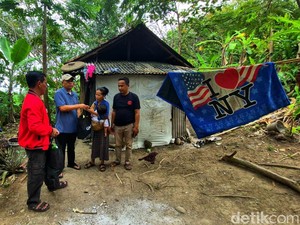 Bupati Asjap Beri Rumah hingga Sekolah untuk Anak Buruh Penyadap Karet