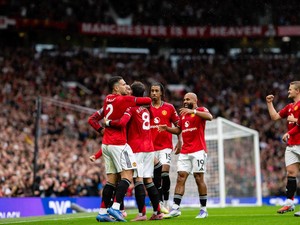 MU Menang dari Chelsea: 2 Kartu Merah-Bruno Cetak 100 Gol