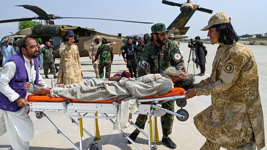 Afghanistan kembali dilanda bencana. Sedikitnya 800 orang tewas dan lebih dari 1.500 lainnya luka-luka akibat gempa bumi bermagnitudo 6,0 yang mengguncang wilayah timur pada Senin (1/9/2025) dini hari. (REUTERS/Stringer)