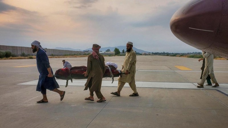 Afghanistan kembali dilanda bencana. Sedikitnya 800 orang tewas dan lebih dari 1.500 lainnya luka-luka akibat gempa bumi bermagnitudo 6,0 yang mengguncang wilayah timur pada Senin (1/9/2025) dini hari. (REUTERS/Stringer)