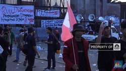 Video: Demo Mahasiswa di Depan Gedung DPR RI Berlangsung Kondusif