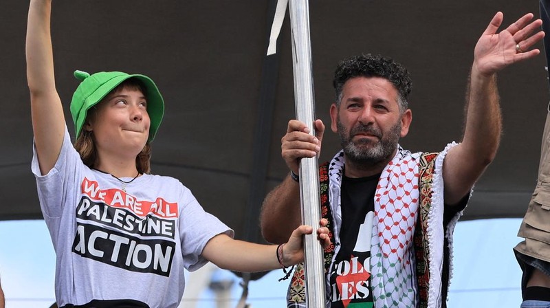 Aktivis asal Swedia, Greta Thunberg, kembali berlayar bersama sejumlah kapal menuju Jalur Gaza, untuk membawa bantuan kemanusiaan, Senin (1/9/2025). (REUTERS/Nacho Doce)