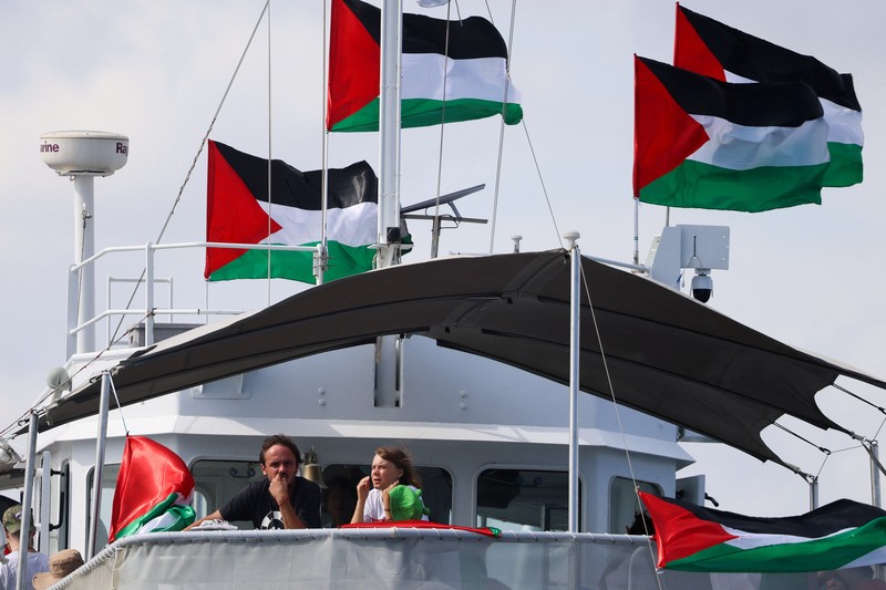 Aktivis asal Swedia, Greta Thunberg, kembali berlayar bersama sejumlah kapal menuju Jalur Gaza, untuk membawa bantuan kemanusiaan, Senin (1/9/2025). Aktivis asal Swedia, Greta Thunberg, kembali berlayar bersama sejumlah kapal menuju Jalur Gaza, untuk membawa bantuan kemanusiaan, Senin (1/9/2025). (REUTERS/Nacho Doce)