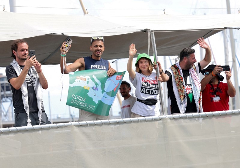 Aktivis asal Swedia, Greta Thunberg, kembali berlayar bersama sejumlah kapal menuju Jalur Gaza, untuk membawa bantuan kemanusiaan, Senin (1/9/2025). Aktivis asal Swedia, Greta Thunberg, kembali berlayar bersama sejumlah kapal menuju Jalur Gaza, untuk membawa bantuan kemanusiaan, Senin (1/9/2025). (REUTERS/Nacho Doce)