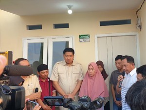 Ara dan Tito Serahkan Rumah buat Keluarga Affan Kurniawan di Cileungsi