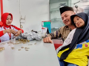 Ayah di Ponorogo Antar Anak Beli Motor Pakai Koin Tabungan Sejak TK