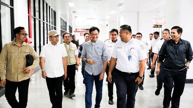 Dirut KAI Pastikan KA Jarak Jauh-Commuter Line Beroperasi Normal