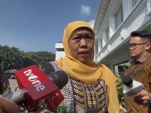 Sedih Grahadi Dibakar, Khofifah Yakin Pelakunya Bukan Orang Jatim