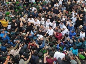 Gubernur, Pangdam dan Kapolda Lampung Duduk Lesehan dengan Massa Aksi