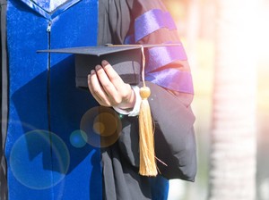 Pendidikan Publik dalam Paradoks Identitas