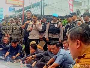 Di Hadapan Massa, Kapolres Kotim Telepon Kapolsek Sampaikan Tuntutan Aksi