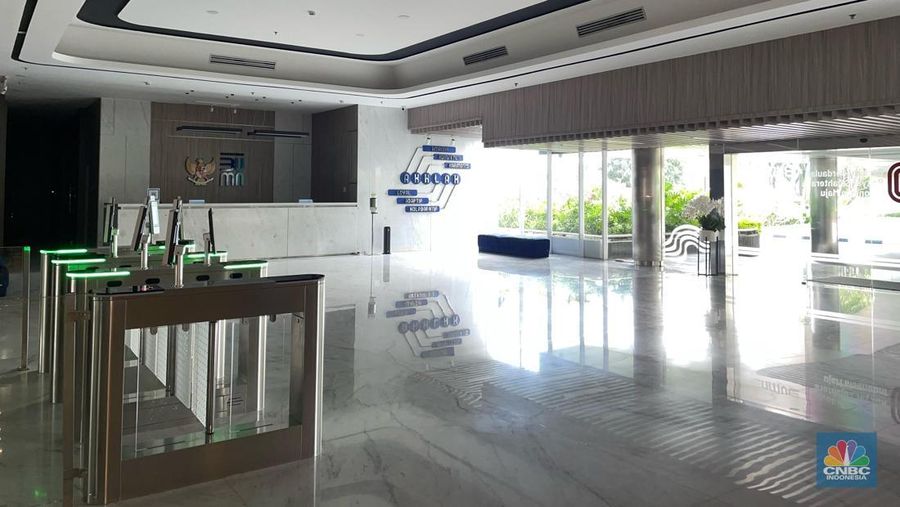 Kementerian Badan Usaha Milik Negara (BUMN) menerapkan Work From Home atau bekerja dari rumah kepada seluruh karyawannya. (CNBC Indonesia/Romys Binekasri)