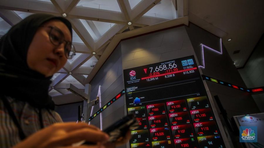 Layar menampilkan pergerakan Indeks Harga Saham Gabungan (IHSG) di Kantor Bursa Efek Indonesia (BEI), Jakarta, Senin (1/9/2025). Layar menampilkan pergerakan Indeks Harga Saham Gabungan (IHSG) di Kantor Bursa Efek Indonesia (BEI), Jakarta, Senin (1/9/2025). (CNBC Indonesia/Faisal Rahman)