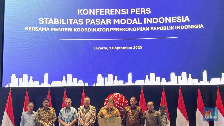 Menko Perekonomian, Airlangga Hartarto saat Konferensi Pers Stabilitas Pasar Modal Indonesia di Kantor Bursa Efek Indonesia (BEI), Jakarta, Senin (1/9/2025). (CNBC Indonesia/Zahwa Madjid)