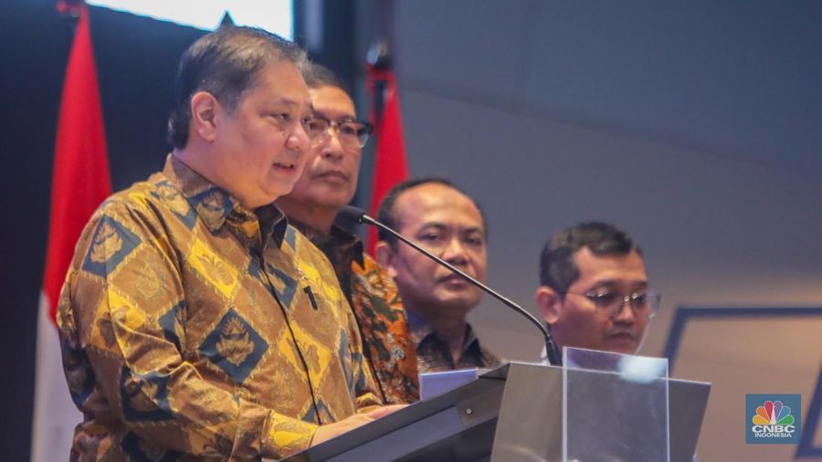 Menko Perekonomian, Airlangga Hartarto saat Konferensi Pers Stabilitas Pasar Modal Indonesia di Kantor Bursa Efek Indonesia (BEI), Jakarta, Senin (1/9/2025). (CNBC Indonesia/Faisal Rahman)