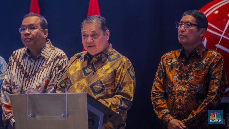 Menko Perekonomian, Airlangga Hartarto saat Konferensi Pers Stabilitas Pasar Modal Indonesia di Kantor Bursa Efek Indonesia (BEI), Jakarta, Senin (1/9/2025). (CNBC Indonesia/Faisal Rahman)