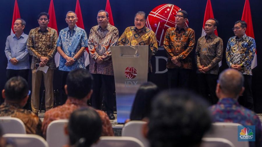 Menko Perekonomian, Airlangga Hartarto saat Konferensi Pers Stabilitas Pasar Modal Indonesia di Kantor Bursa Efek Indonesia (BEI), Jakarta, Senin (1/9/2025). (CNBC Indonesia/Faisal Rahman)