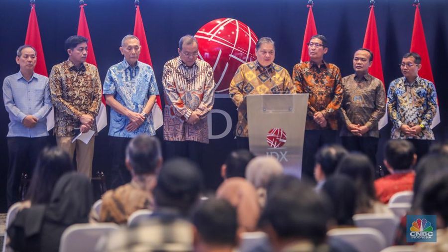 Menko Perekonomian, Airlangga Hartarto saat Konferensi Pers Stabilitas Pasar Modal Indonesia di Kantor Bursa Efek Indonesia (BEI), Jakarta, Senin (1/9/2025). (CNBC Indonesia/Faisal Rahman)