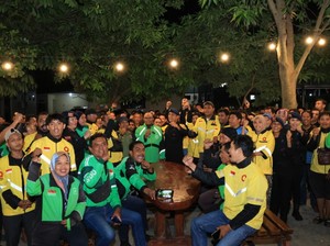 Kapolda Papua Bagikan Tali Asih untuk Komunitas Ojol, Ajak Bersama Jaga Keamanan