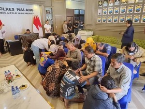 13 Pelaku Perusakan Pos Polisi di Malang Nangis Saat Bertemu Ortu
