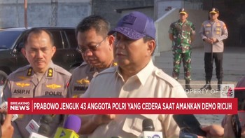 Video: Prabowo Subianto Jenguk Polisi Cedera Saat Amankan Demo