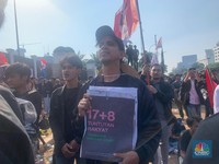 Influencer Andovi Demo di Depan DPR, Sampaikan 17+8 Tuntutan Rakyat