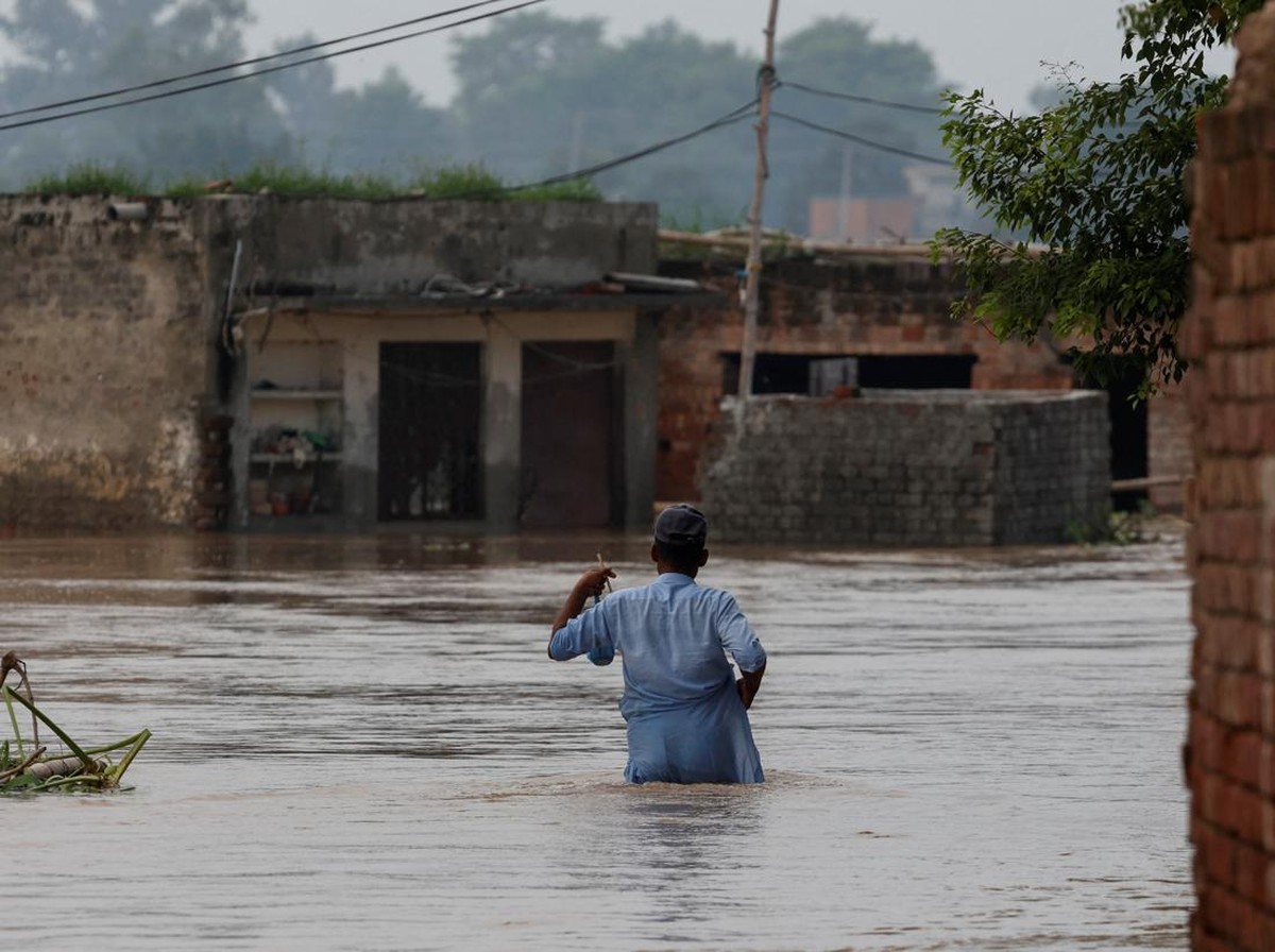 BMKG Peringatkan Musim Hujan Maju, Risiko Banjir dan Longsor Meningkat