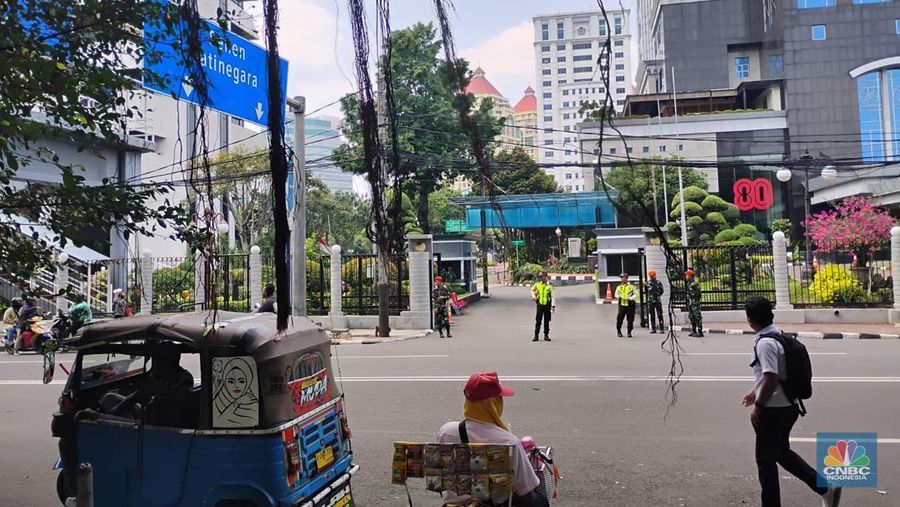 Situasi terkini di kawasan kantor Kementerian Keuangan di Jakarta, Senin (1/9/2025). (CNBC Indonesia/Arrijal Rachman)