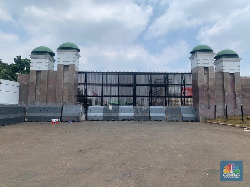 Situasi terkini Gedung DPR/MPR RI, Jakarta, Senin (1/9/2025). Situasi terkini Gedung DPR/MPR RI, Jakarta, Senin (1/9/2025). (CNBC Indonesia/Fergi Nadira)