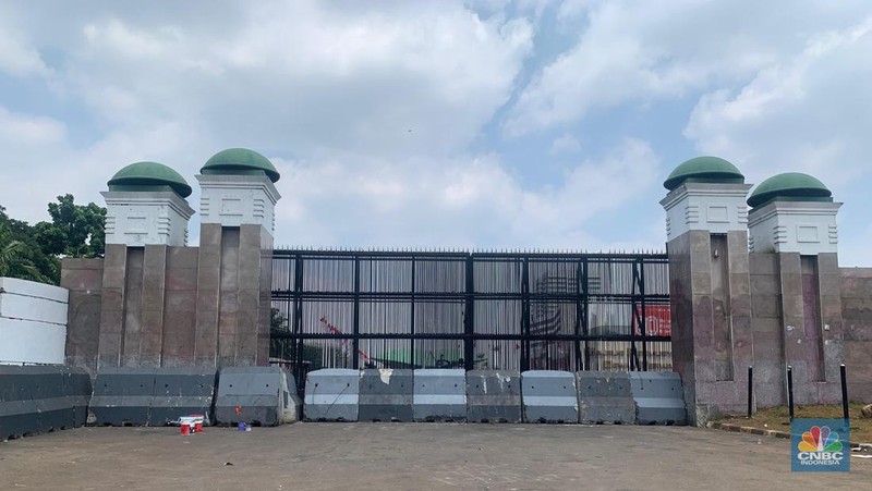 Situasi terkini Gedung DPR/MPR RI, Jakarta, Senin (1/9/2025). (CNBC Indonesia/Fergi Nadira)
